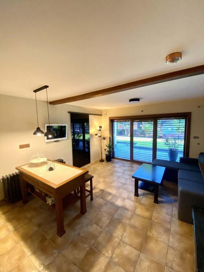 Apartment Holín Exteriör bild